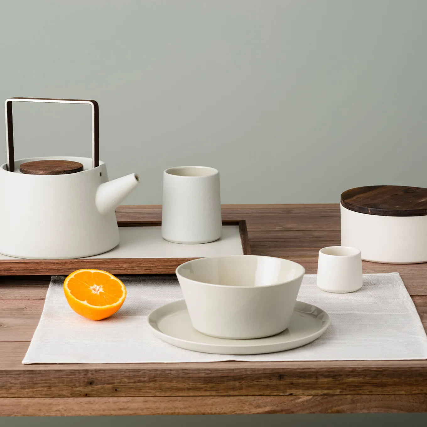 Set di 2 contenitori rotondi in ceramica con coperchio in legno