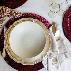 Set di 4 copripiatti rotondi in velluto rosso con supporto in legno