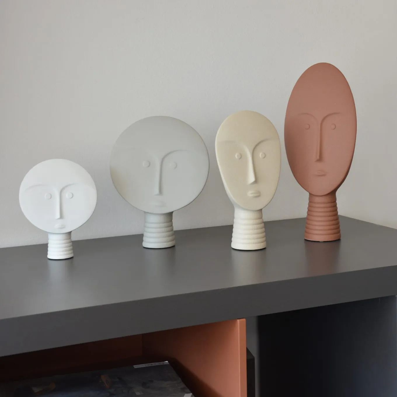 Set di 4 maschere decorative bianche e marroni