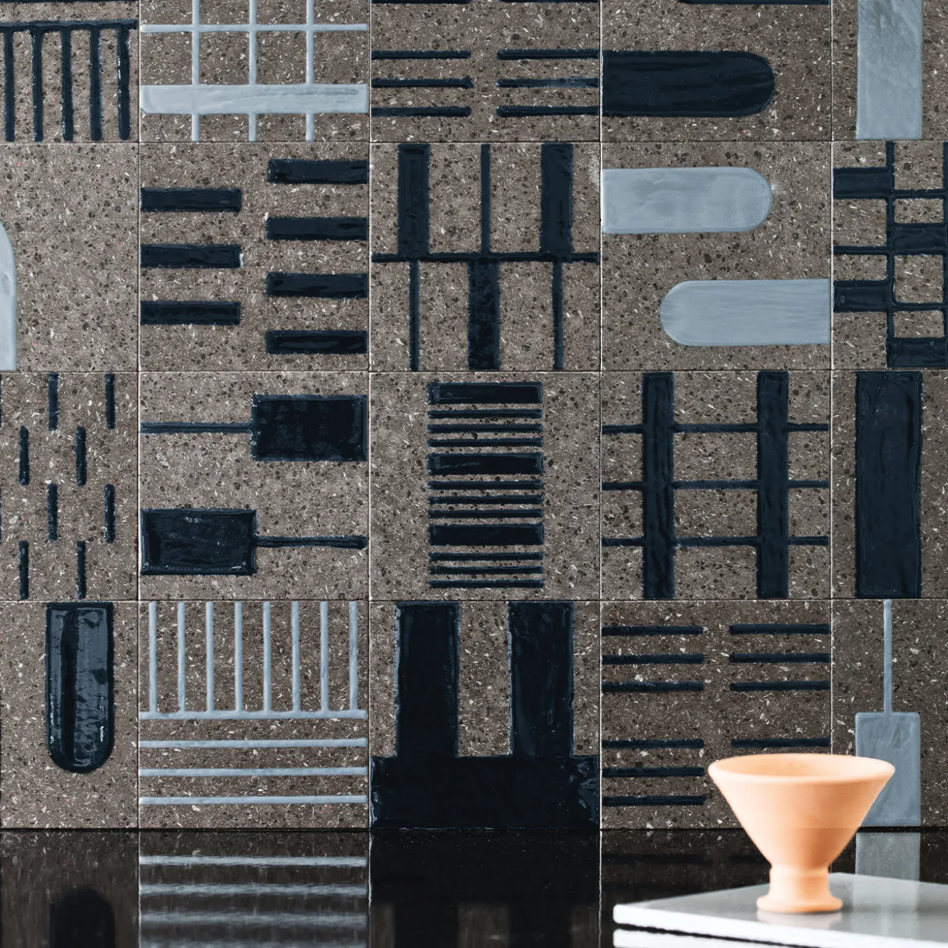 Set di 44 piastrelle blu e grigie Alfabeto di Margherita Rui