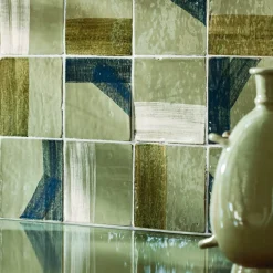 Set di 45 piastrelle verdi e blu Tracce di Margherita Rui