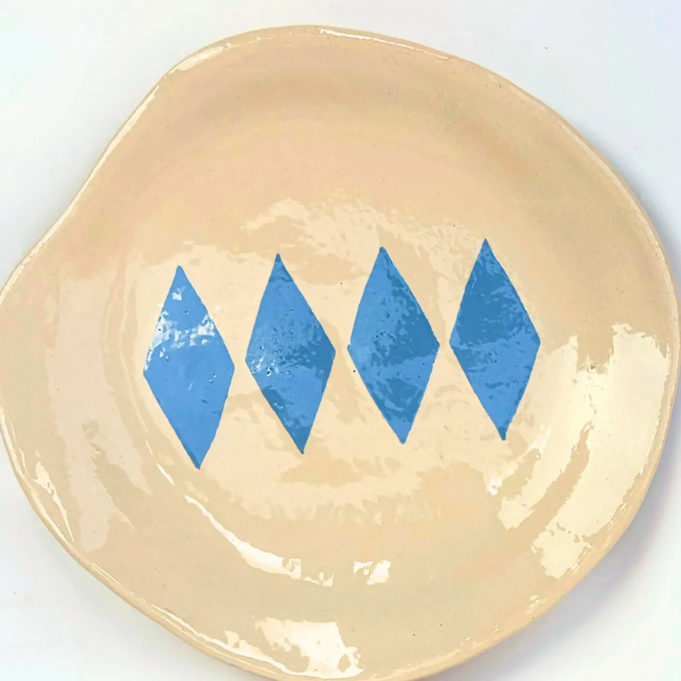 Set di 4 piatti Arlecchino in ceramica avorio e azzurro