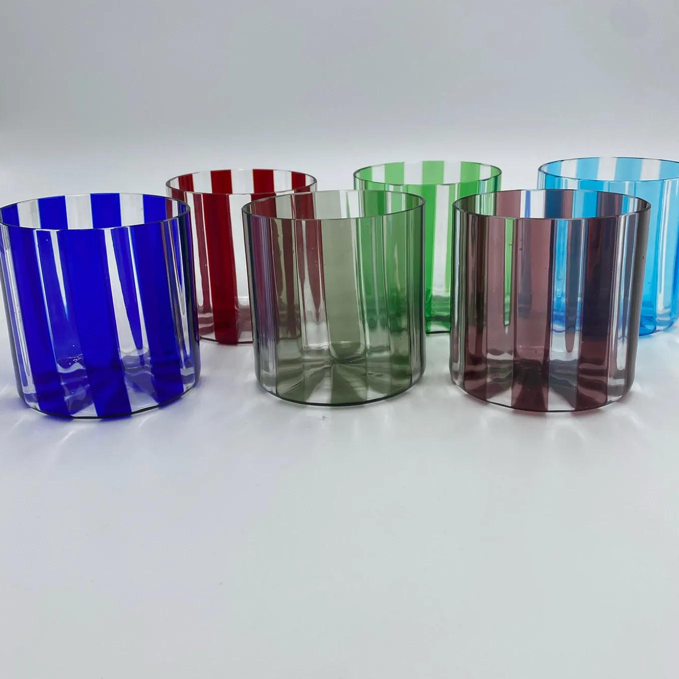 Set di 2 piccoli bicchieri da acqua blu chiaro a coste