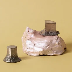 Set di 4 pomelli in ottone per porte Solido #2 di Nicole Valenti