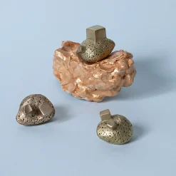 Set di 4 pomelli per porte in ottone Pietra #4 di Nicole Valenti