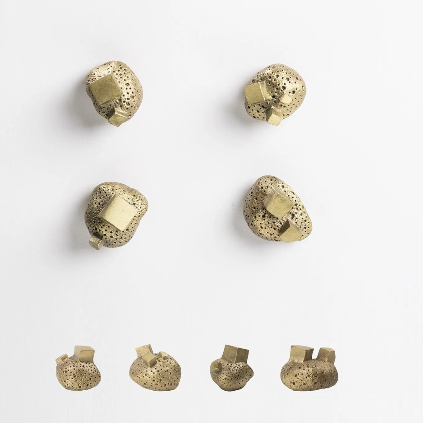 Set di 4 pomelli per porte in ottone Pietra #4 di Nicole Valenti