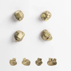 Set di 4 pomelli per porte in ottone Pietra #3 di Nicole Valenti