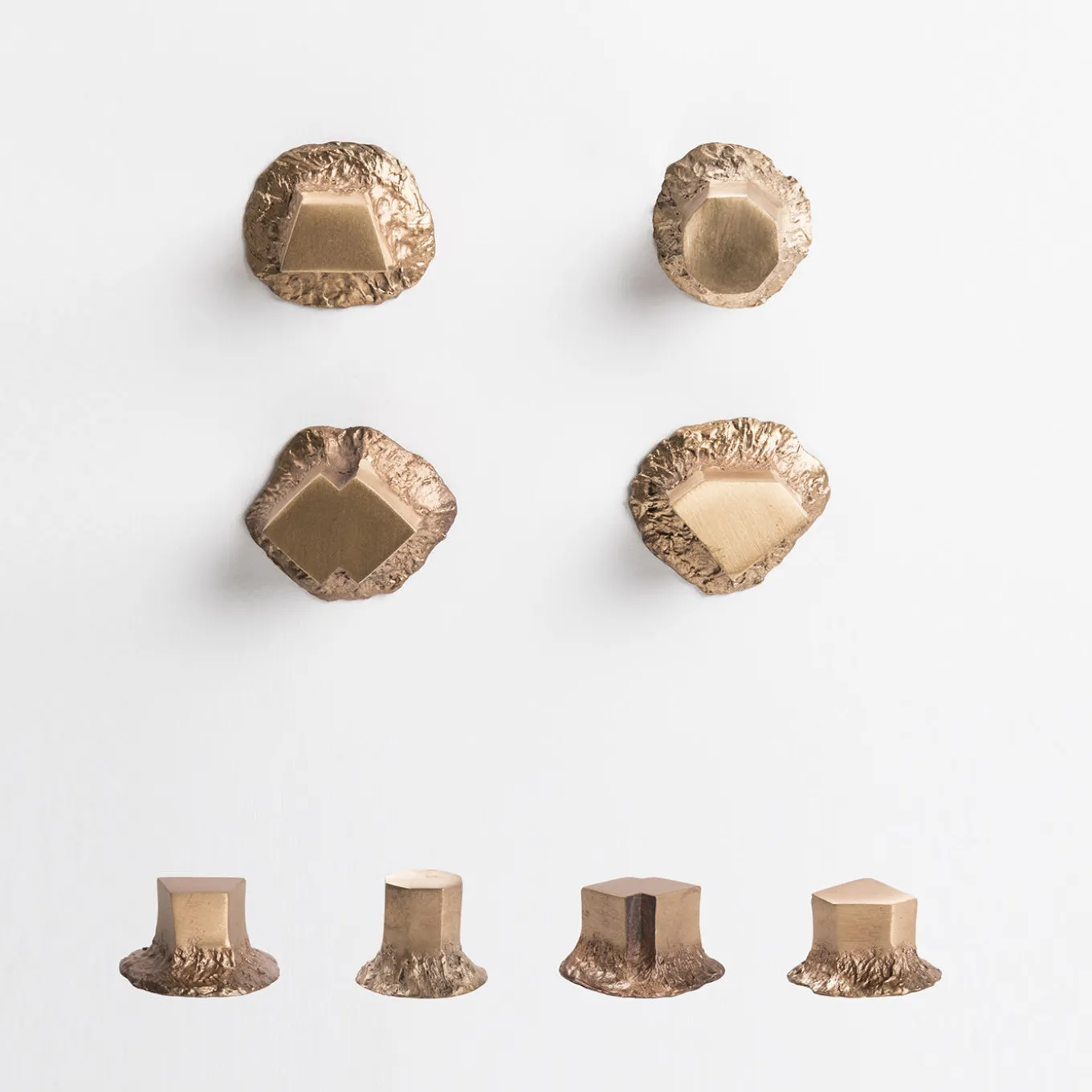 Set di 4 pomelli per porte in ottone Solido #1 di Nicole Valenti