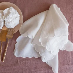 Set di 4 tovaglioli bianchi smerlati