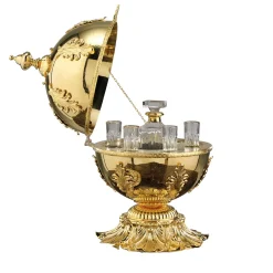 Set di decanter per liquori in cristallo e 6 bicchieri in un contenitore a globo dorato