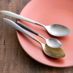 Set di posate Ares da 24 pezzi in grigio con scatola