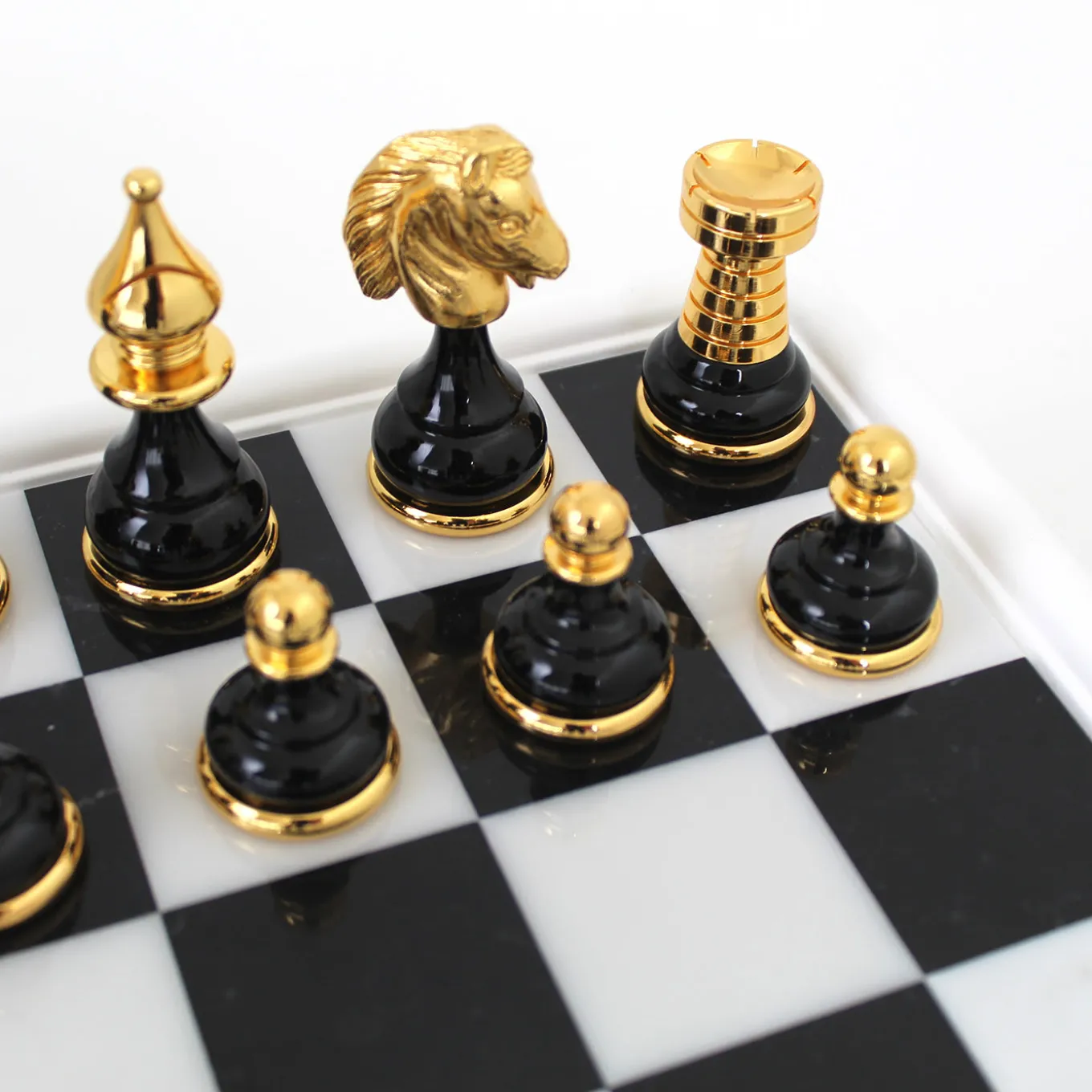 Set di scacchi in stile persiano