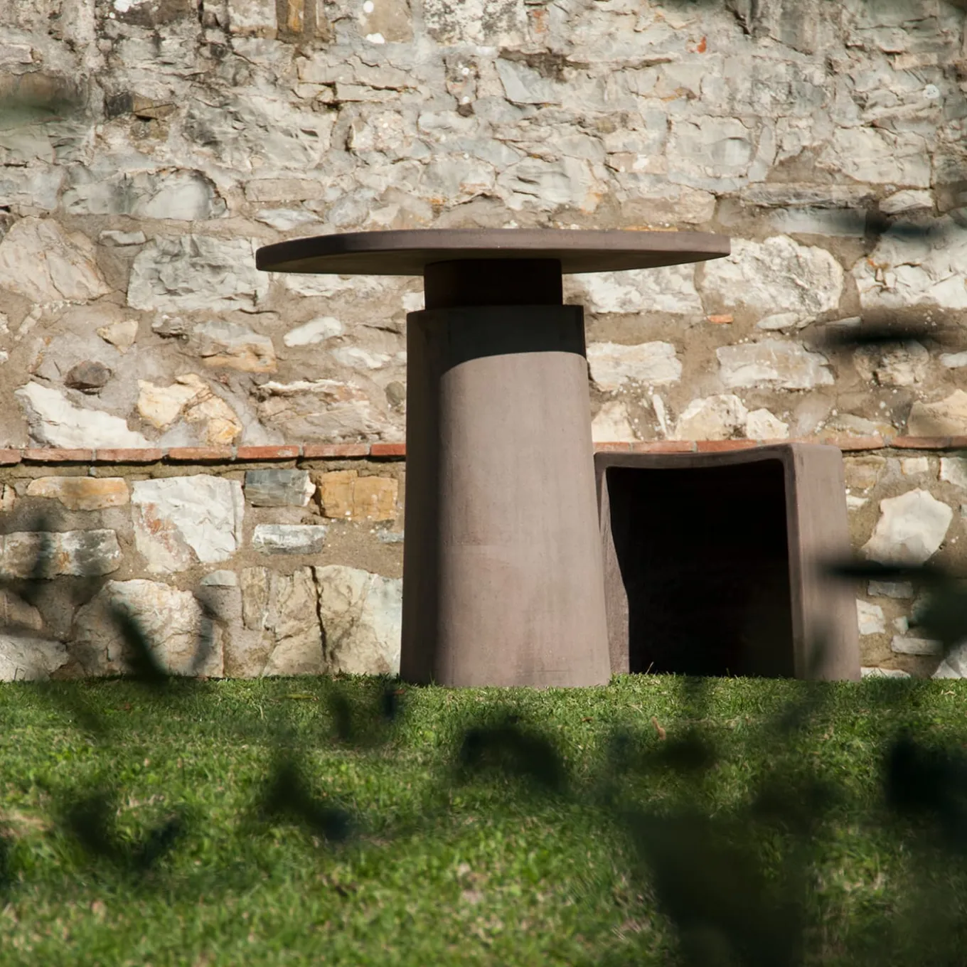 Set di tavolo e 2 sgabelli Cave di Tabacco Gioi