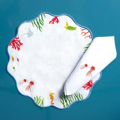 Set di tovagliette e tovaglioli di lino rotondi con coralli e meduse
