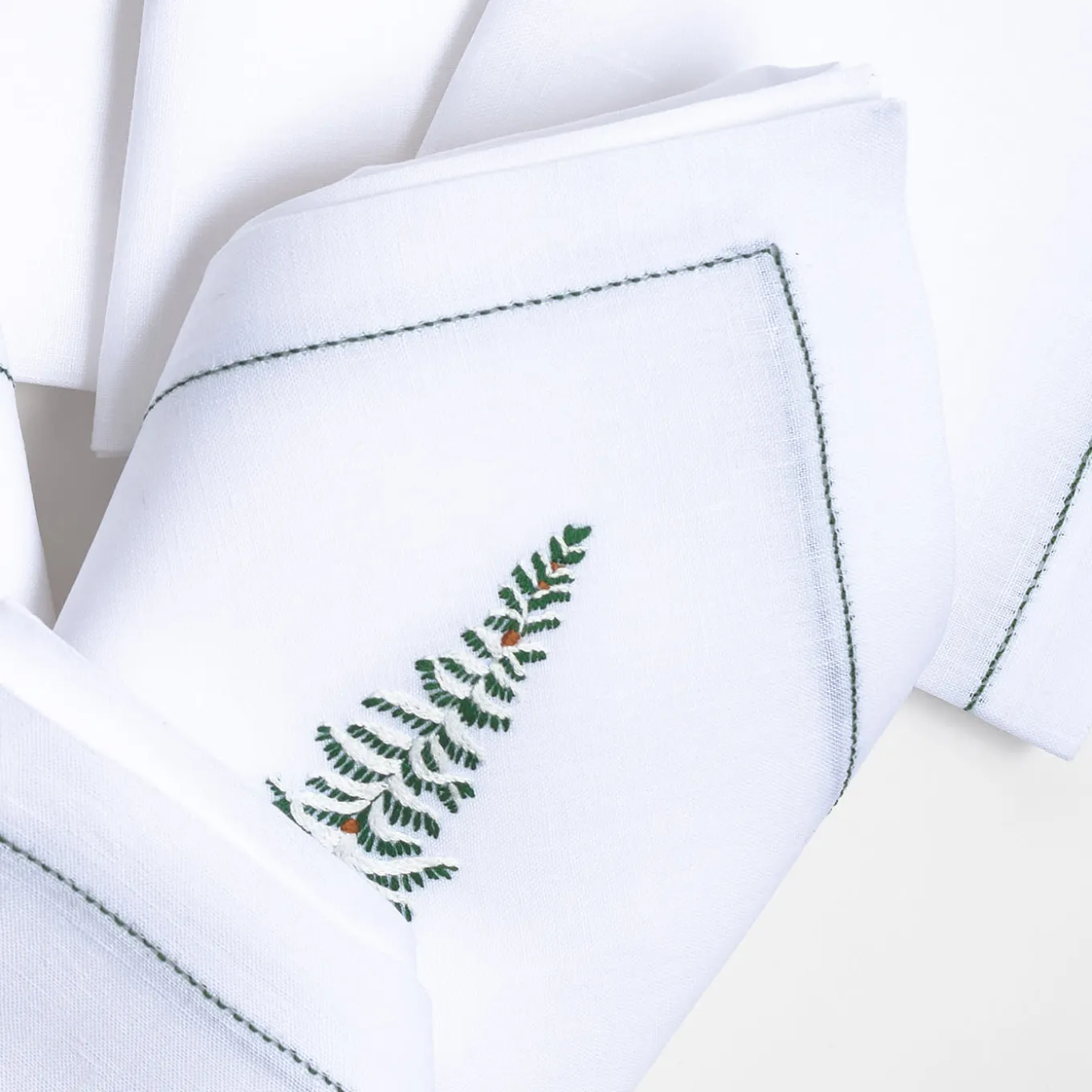 Set di tovagliette e tovaglioli ricamati a mano Ski #1