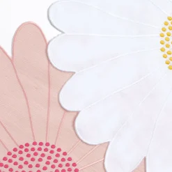 Set di tovagliette e tovaglioli bianchi a margherita