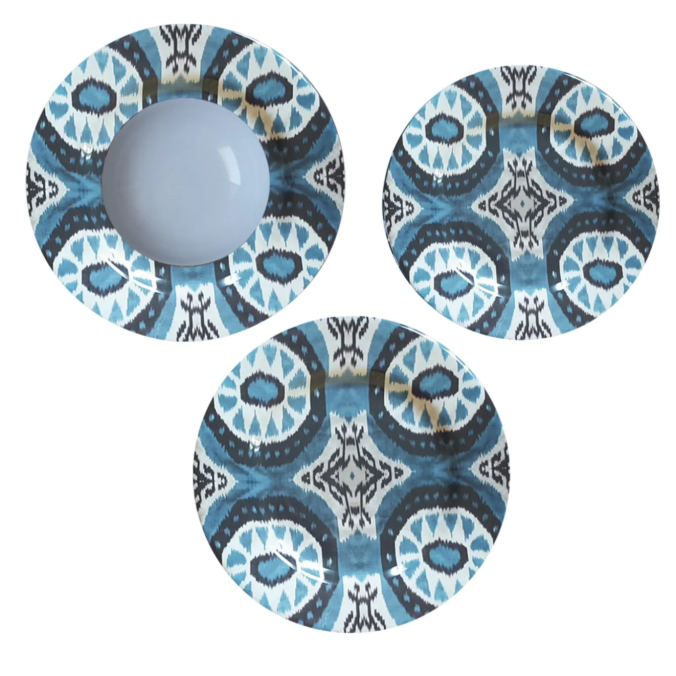 Set di tre piatti in ceramica Ikat in blu, nero e bianco per 1