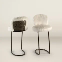 Sgabello anni '70 in pelliccia bianca