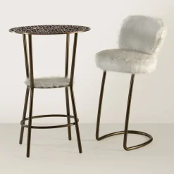 Sgabello anni '70 in pelliccia bianca