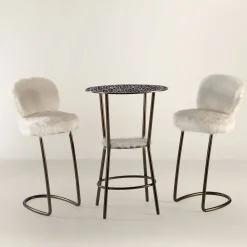 Sgabello anni '70 in pelliccia bianca