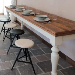 Sgabello Basso Aky 47 Rotondo in Frassino Naturale e Metallo Nero di Emilio Nanni