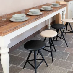 Sgabello Basso Aky 47 Rotondo in Frassino Nero e Metallo di Emilio Nanni