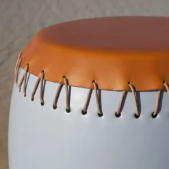 Sgabello Bombo azzurro di Nestor Perkal