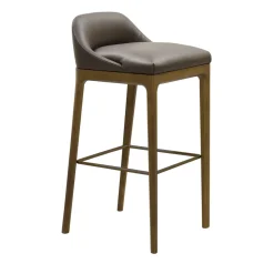 Sgabello da bar Bellagio con schienale basso in legno di frassino e pelle
