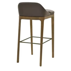 Sgabello da bar Bellagio con schienale basso in legno di frassino e pelle