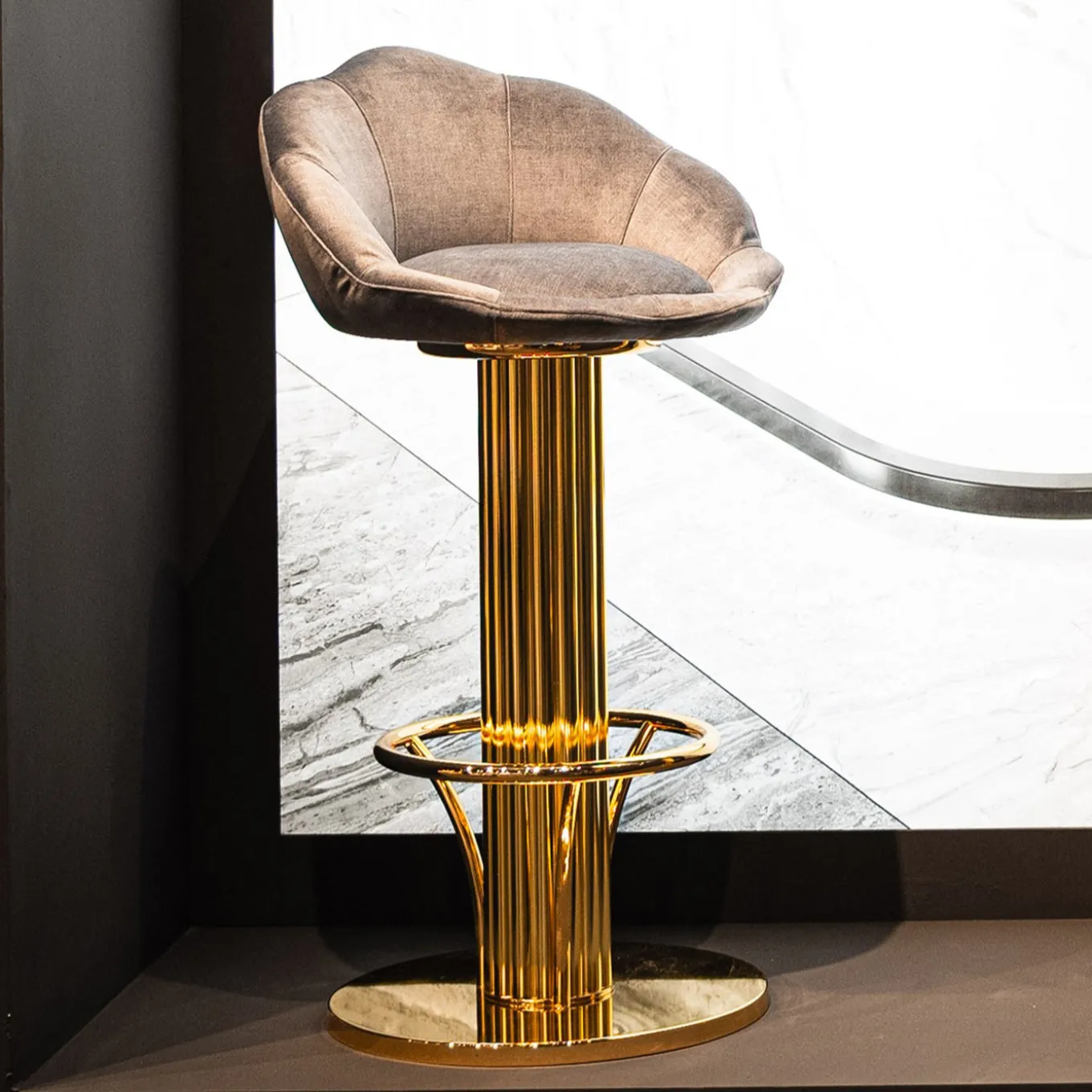 Sgabello da Bar Loto in Ottone Dorato