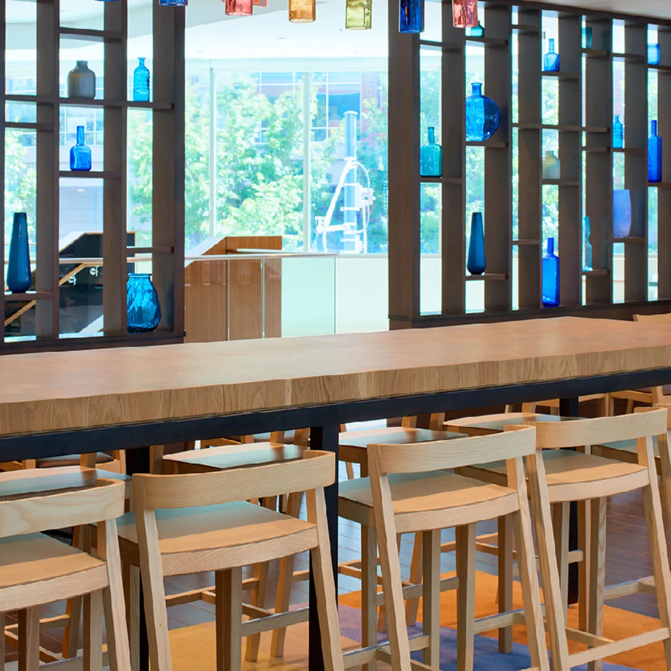 Sgabello Drive in Frassin naturale di Lorenz+Kaz