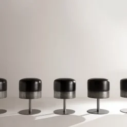 Sgabello girevole Amelie in pelle nera