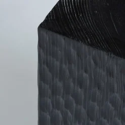 Sgabello Quartus III nero intagliato