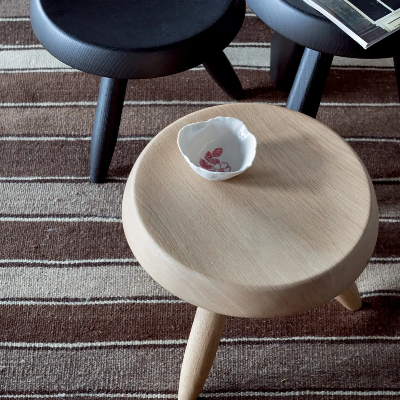 Sgabello Tabouret Berger in rovere naturale di Charlotte Perriand