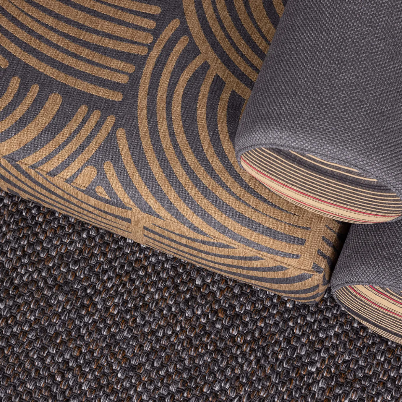 Sistema di sedute a terra Majlis con lato destro