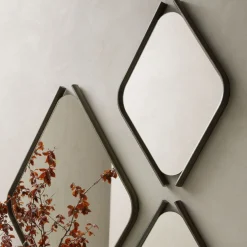 Specchio piccolo Wood Eye con cornice in rovere massiccio