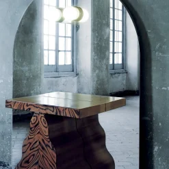 Specchio Sybilla con console di Ettore Sottsass