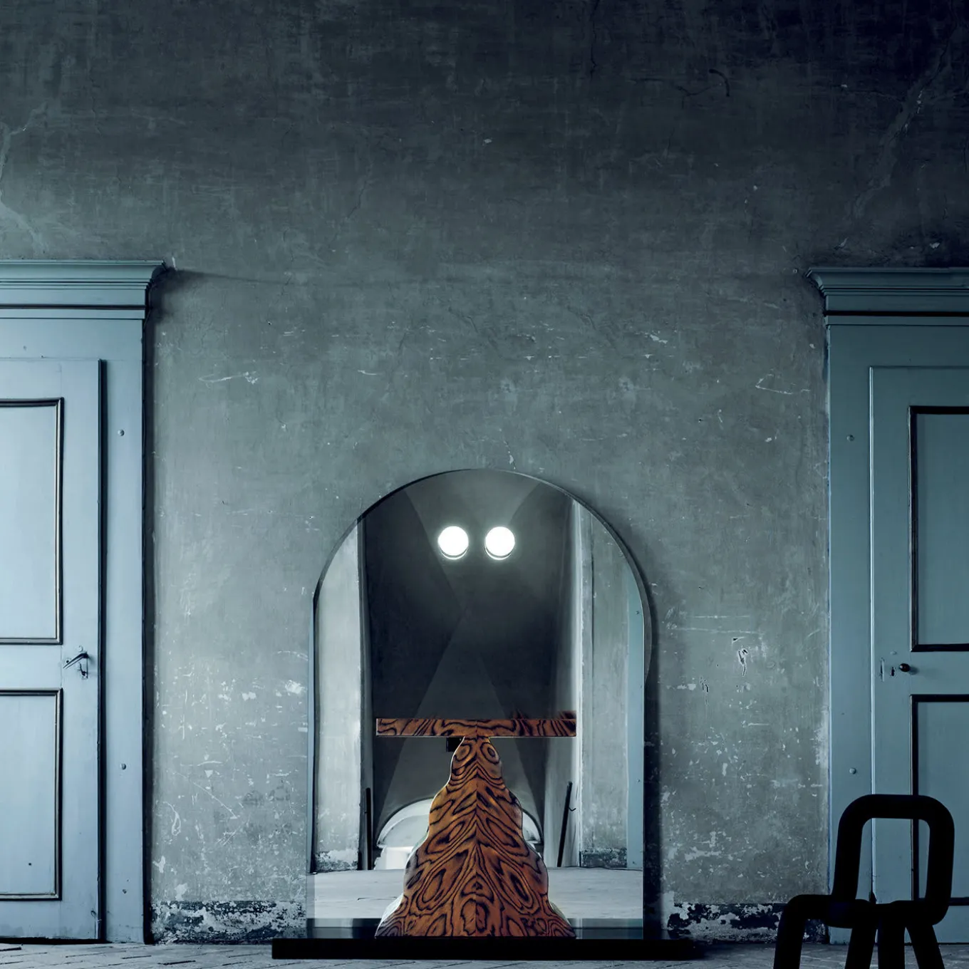 Specchio Sybilla con console di Ettore Sottsass