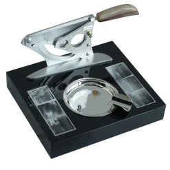 Tagliasigari e posacenere con impugnatura in corno