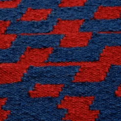 Tappeto Fuoritempo Kilim viola di Paolo Giordano e Nicole Jeanneret