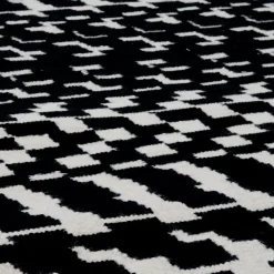 Tappeto Fuoritempo Kilim bianco e nero di Paolo Giordano e Nicole Jeanneret