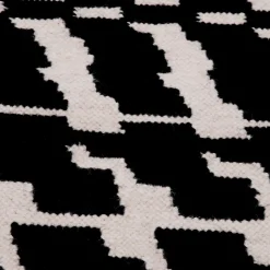 Tappeto Fuoritempo Kilim bianco e nero di Paolo Giordano e Nicole Jeanneret