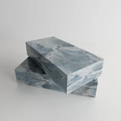 Tavolino Dualis in Onice Azzurro di Sissy Daniele