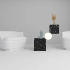 Tavolino e lampada da terra CSD in marmo nero di Sissy Daniele