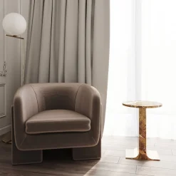 Tavolino Hani in marmo arancione con struttura metallica in finitura oro