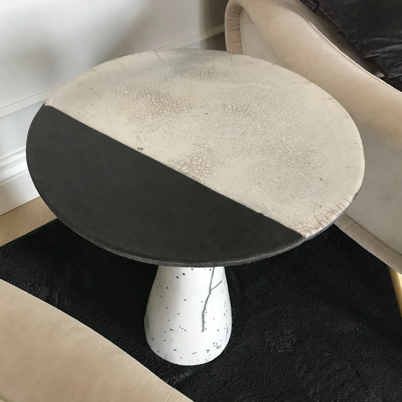 Tavolino in ceramica Raku bianco e nero #2