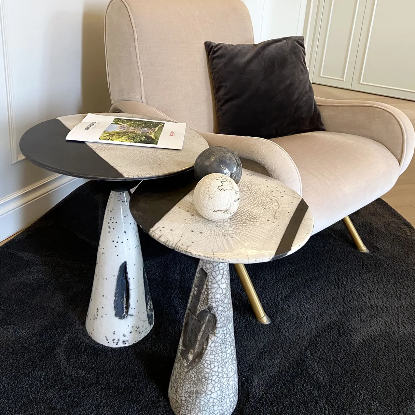 Tavolino in ceramica Raku bianco e nero #2