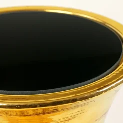 Tavolino Myra in ceramica oro di Gabriele Mengoni