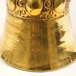 Tavolino Myra in ceramica oro di Gabriele Mengoni