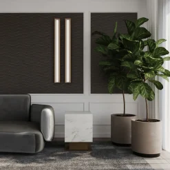 Tavolino Nahul in marmo bianco calacatta con base in metallo